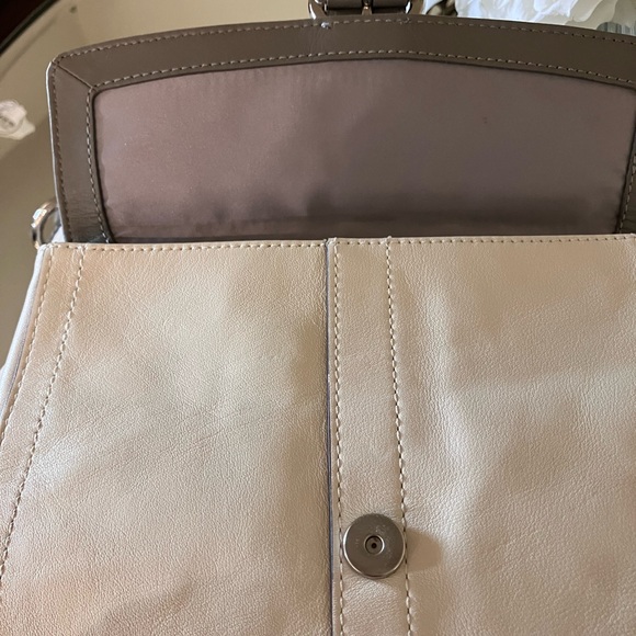 Cream and Gray Shoulder Bag with Structured Design - Picture 4 of 13